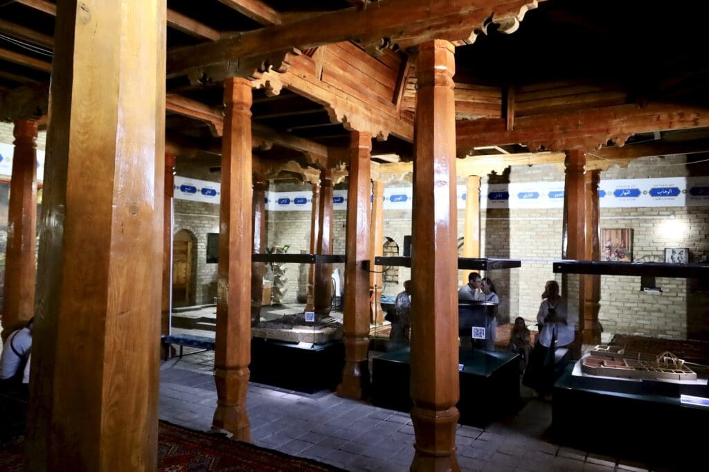 Hilvet Semi-Underground Mosque Interior
