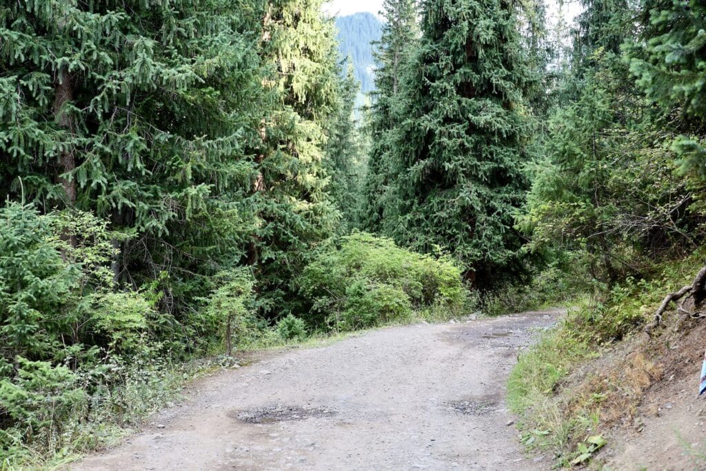 Walking to Kaindy Lake