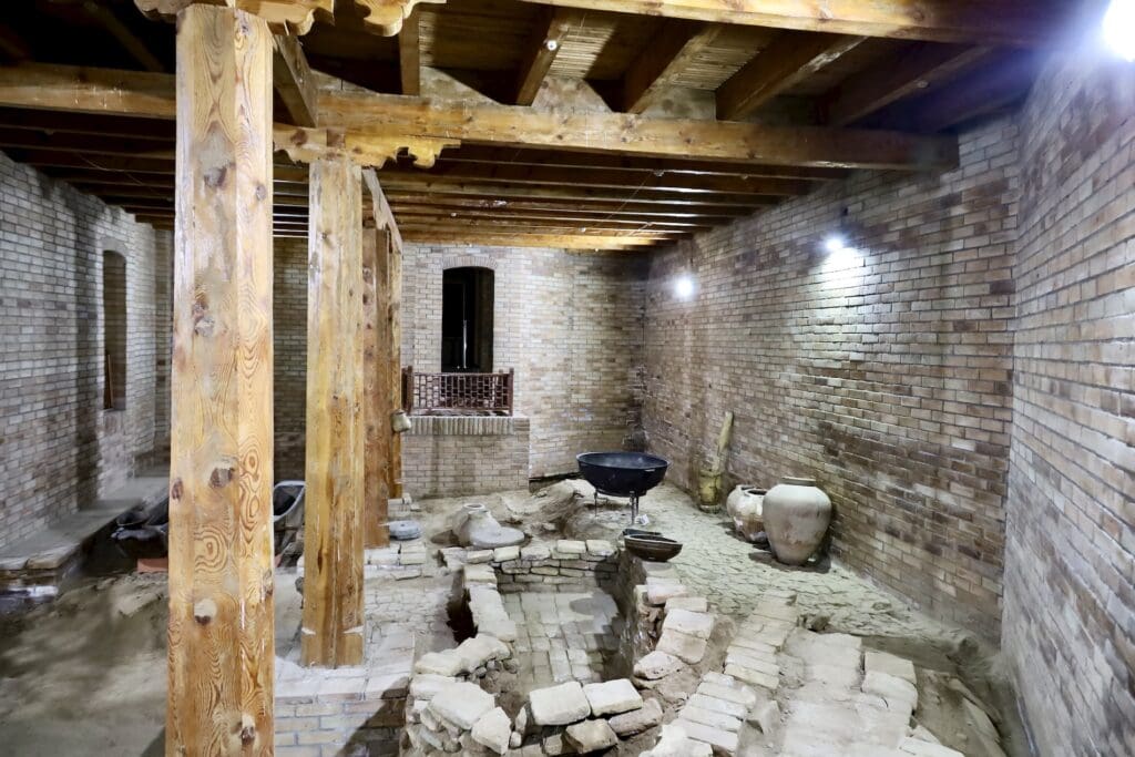 Hilvet Semi-Underground Mosque Kitchen