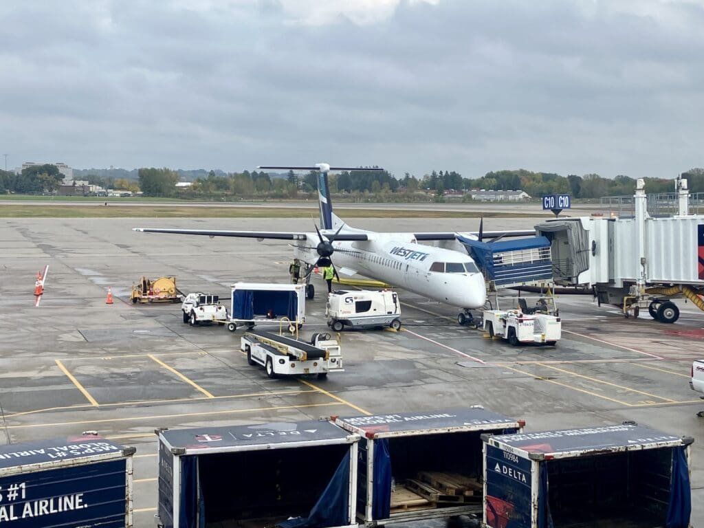 WestJet Encore Q400 - The Last Turbo Prop Serving MSP