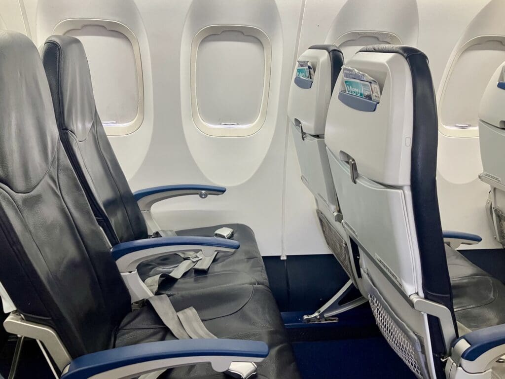 WestJet Encore Dash 8 Q400 - Seating 2 x 2 Arrangement