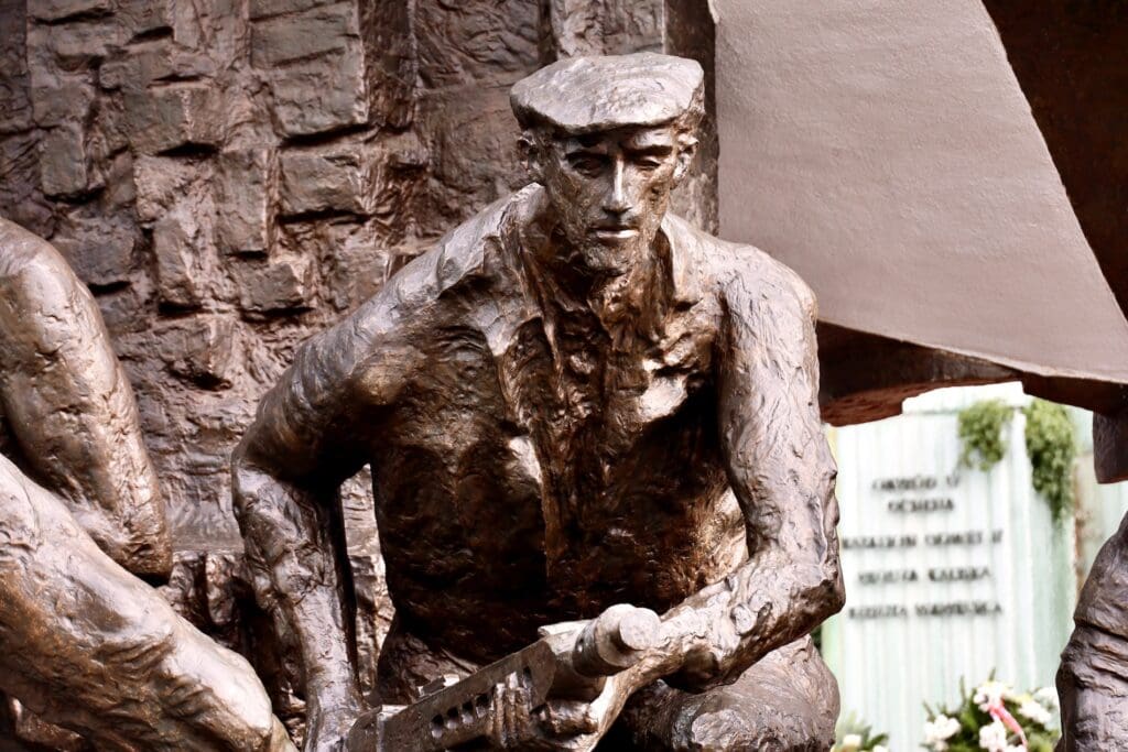 Bronze Statue - Warsaw Uprising Monument