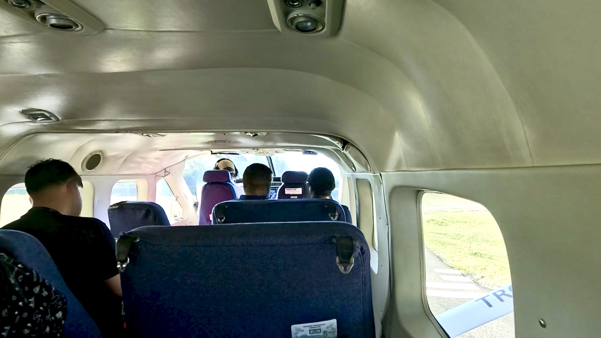Onboard a Tropic Air Cessna Cessna Caravan 208B