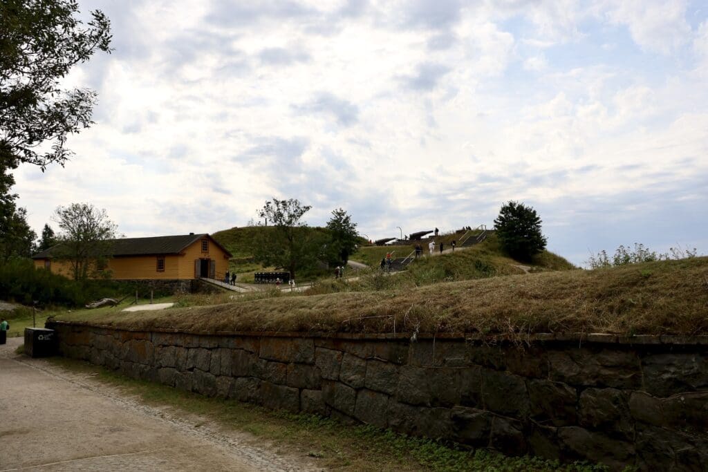 Approaching the Kustaanmiekka Fortifications