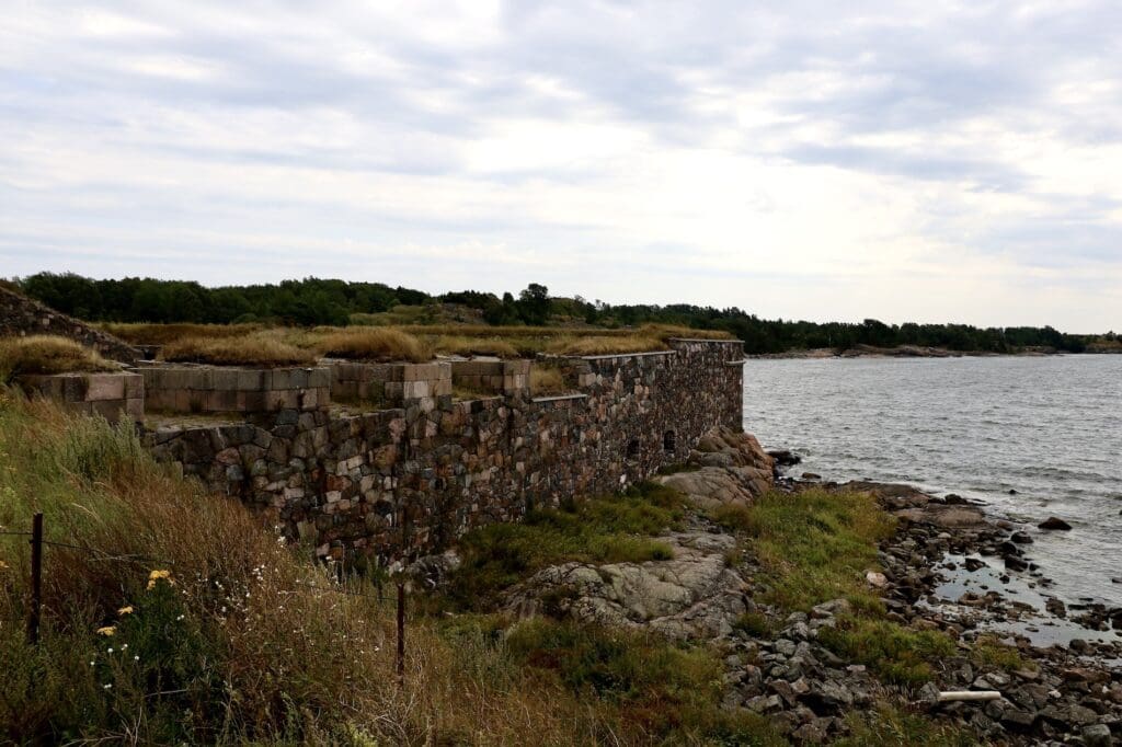 Stone Fortifications Along the Kustaanmiekka Shoreline